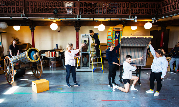 Photos: In Rehearsal For MAGIC GOES WRONG at the Apollo Theatre Image