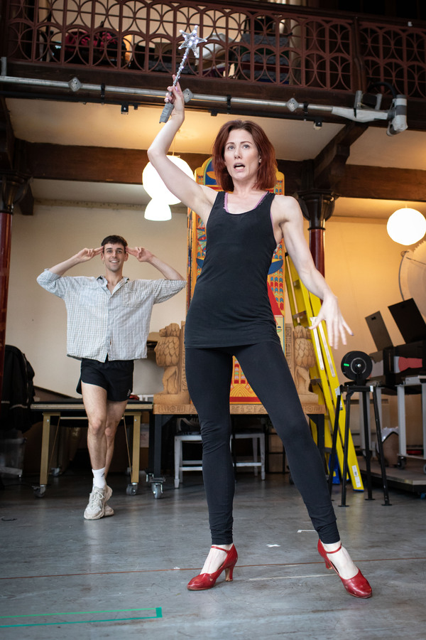 Photos: In Rehearsal For MAGIC GOES WRONG at the Apollo Theatre Image