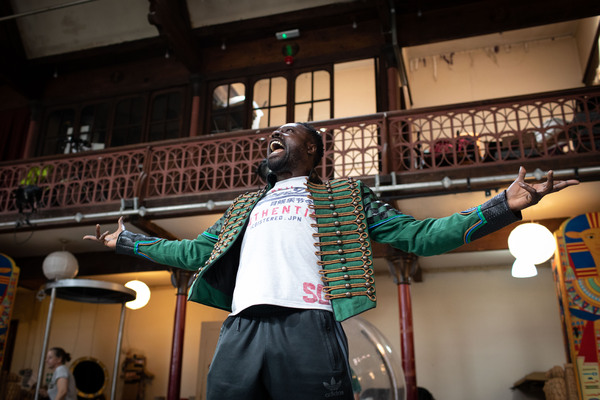 Photos: In Rehearsal For MAGIC GOES WRONG at the Apollo Theatre Image