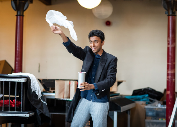 Photos: In Rehearsal For MAGIC GOES WRONG at the Apollo Theatre Image