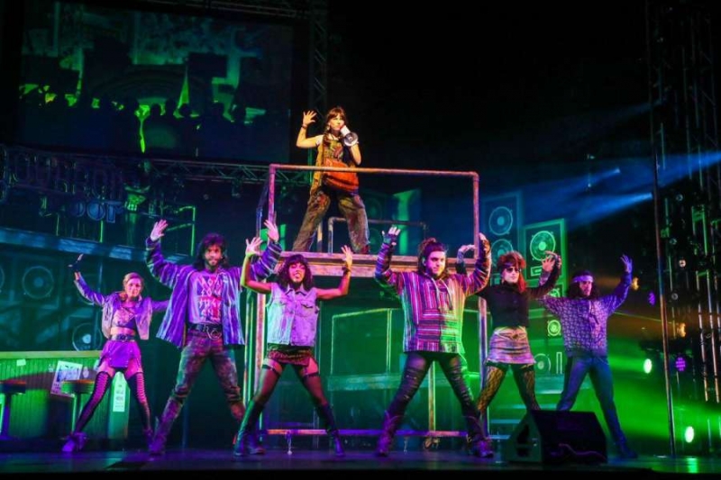 Review: Theatre Under the Stars' ROCK OF AGES Blows the Roof Off of The Hobby Center 