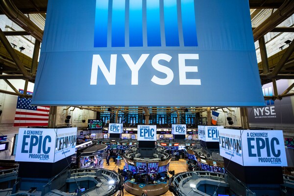 Photos: THE LEHMAN TRILOGY Cast Members Ring the Closing Bell at the New York Stock Exchange Image