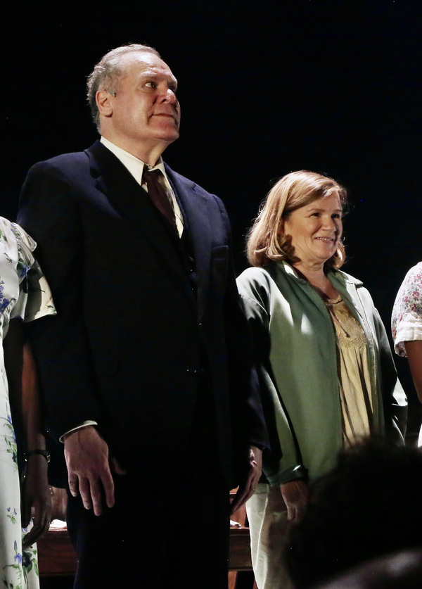 xxxNEW YORK, NEW YORK - OCTOBER 13: Jay O. Sanders and Mare Winningham during the the Photo