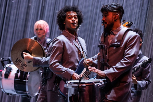 Photos: First Look at DAVID BYRNE'S AMERICAN UTOPIA Reopening on Broadway This Sunday Image