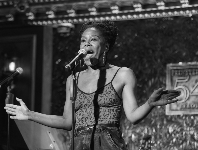 Photo Flash:  Helane Blumfield Records WOMEN OF THE WINGS VOLUME III at Feinstein's/54 Below Image
