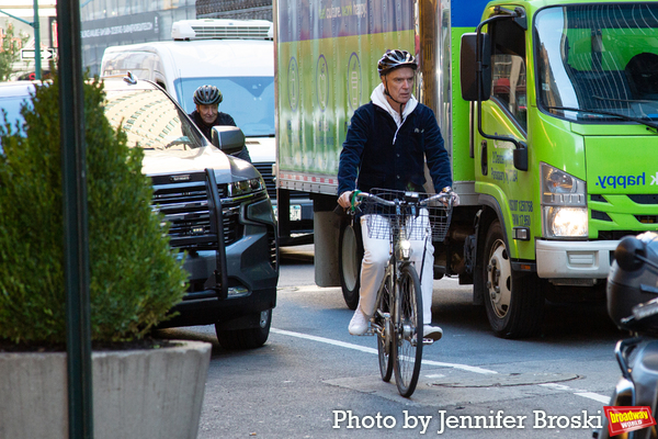 Photos: Senator Chuck Schumer Joins David Byrne for a Bike Ride to AMERICAN UTOPIA Image