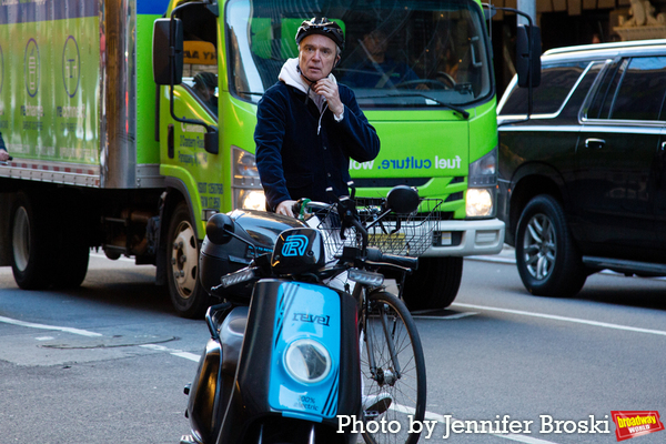 Photos: Senator Chuck Schumer Joins David Byrne for a Bike Ride to AMERICAN UTOPIA Image