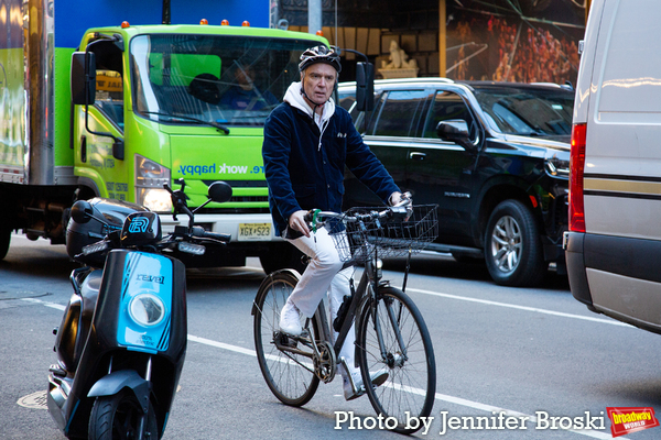 Photos: Senator Chuck Schumer Joins David Byrne for a Bike Ride to AMERICAN UTOPIA Image
