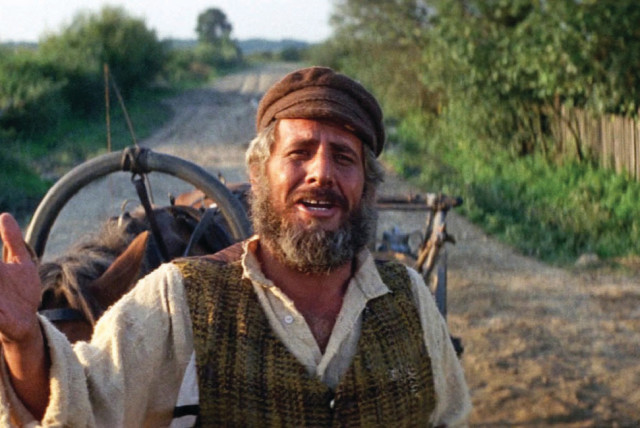 UN DÍA COMO HOY: Hace 50 años se estrenaba FIDDLER ON THE ROOF en cines 