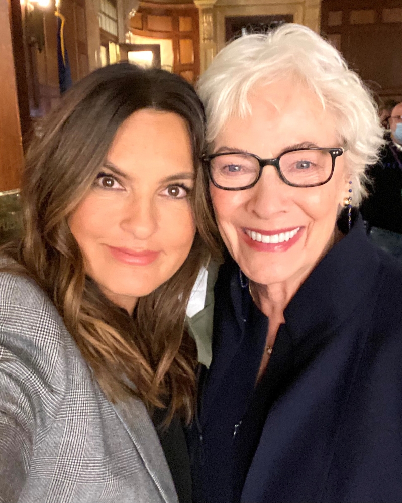 BWW Exclusive: Betty Buckley Guest Stars in New LAW & ORDER: SVU Episode  Image