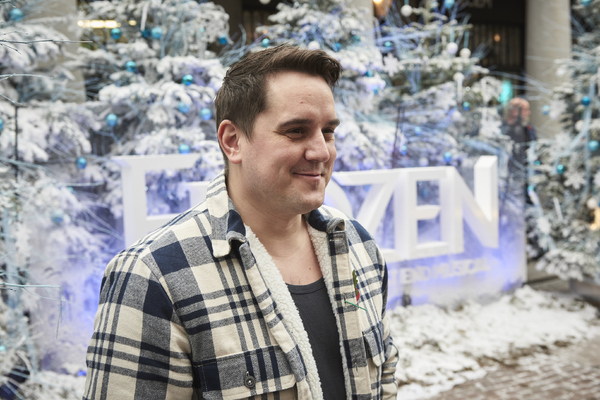 Photos: FROZEN and its Stars Take Over Covent Garden Image