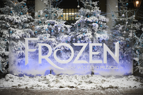 Photos: FROZEN and its Stars Take Over Covent Garden Image