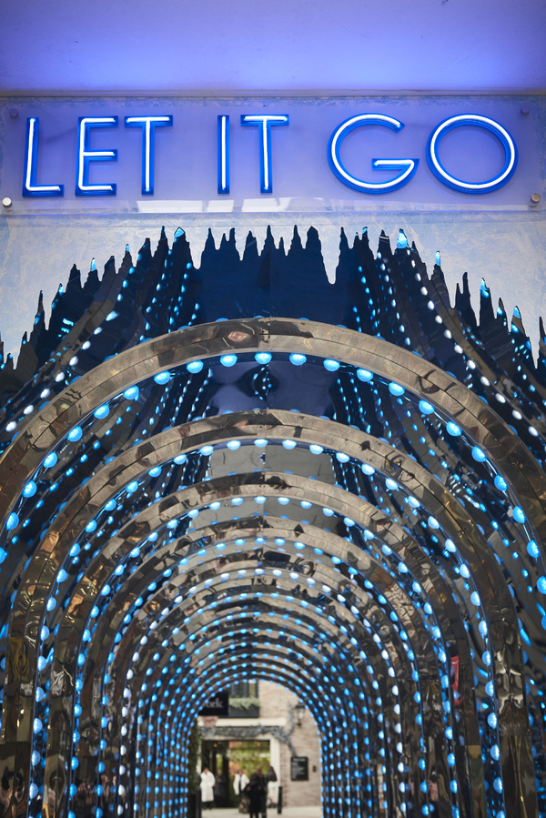 Photos: FROZEN and its Stars Take Over Covent Garden Image