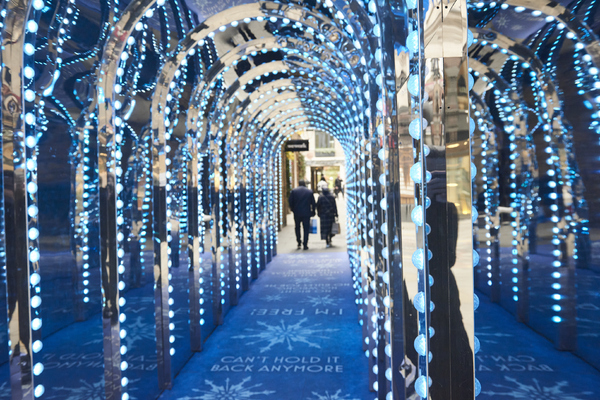 Photos: FROZEN and its Stars Take Over Covent Garden Image