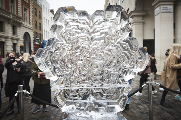 Photos: FROZEN and its Stars Take Over Covent Garden Image