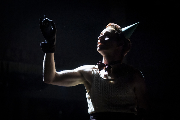 Photos: First Look at Eddie Redmayne, Jessie Buckley & Omari Douglas in CABARET  Image