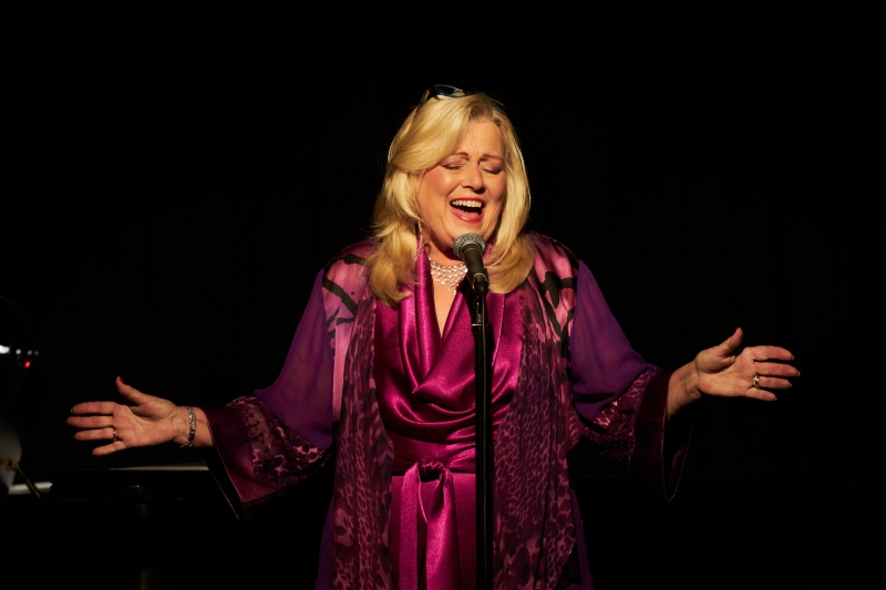 Photo Flash: Helane Blumfield Captures on Camera the Cabaret Debut of LINDA KAHN in SAY YES! at The Triad  Image