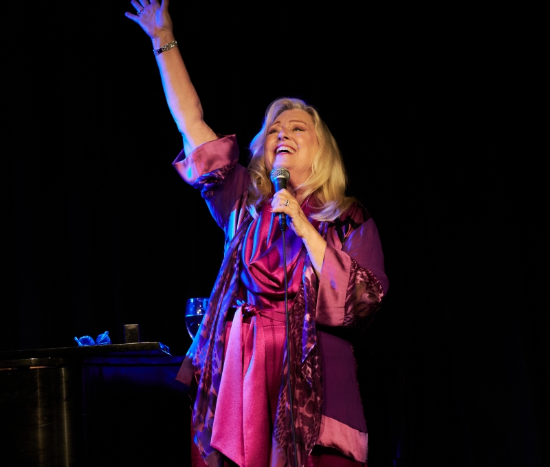 Photo Flash: Helane Blumfield Captures on Camera the Cabaret Debut of LINDA KAHN in SAY YES! at The Triad 