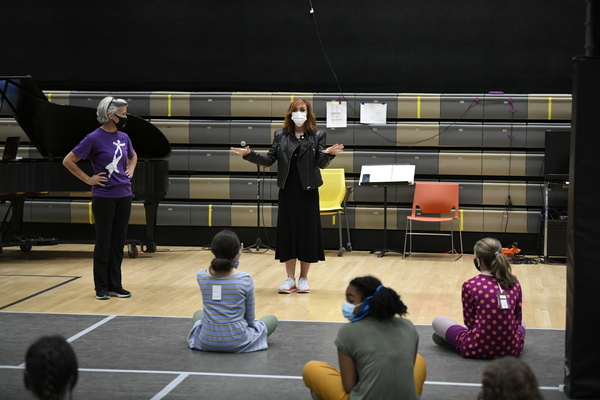 ANNIE LIVE! -- "Dance Rehearsal" -- Pictured: (l-r) Andrea McArdle visits with "young Photo