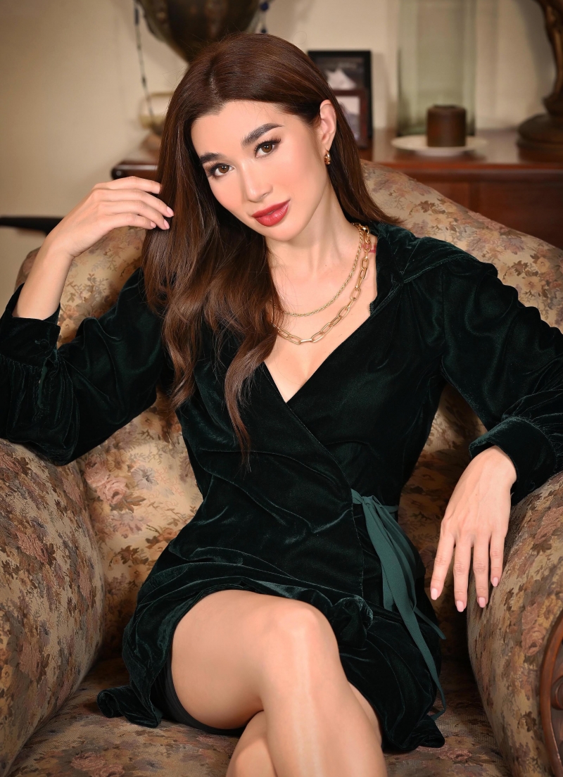 Nicole Asensio Teases New Song CHRISTMAS WITHOUT YOU Image