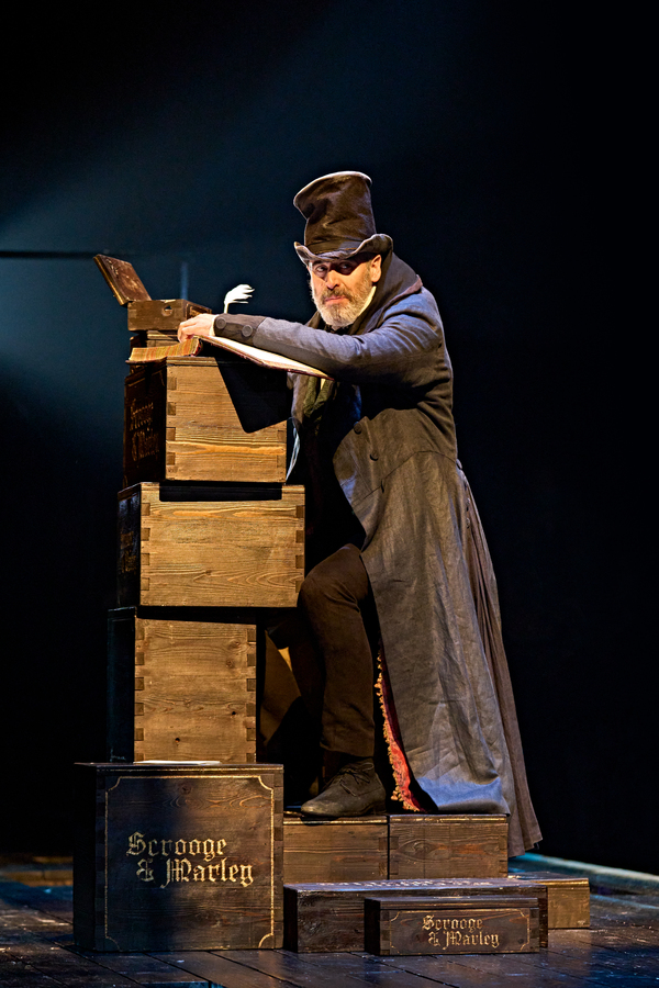 Photos: First Look at Stephen Mangan & More in A CHRISTMAS CAROL at The Old Vic Image