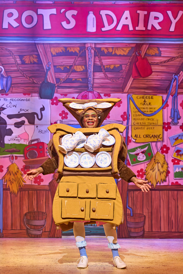 Photos: See Clive Rowe & More in JACK AND THE BEANSTALK at Hackney Empire Image