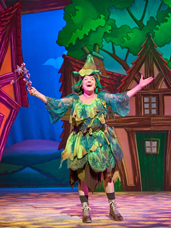 Photos: See Clive Rowe & More in JACK AND THE BEANSTALK at Hackney Empire Image