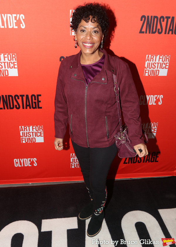 Photos: CLYDE'S Celebrates Opening Night on Broadway Image