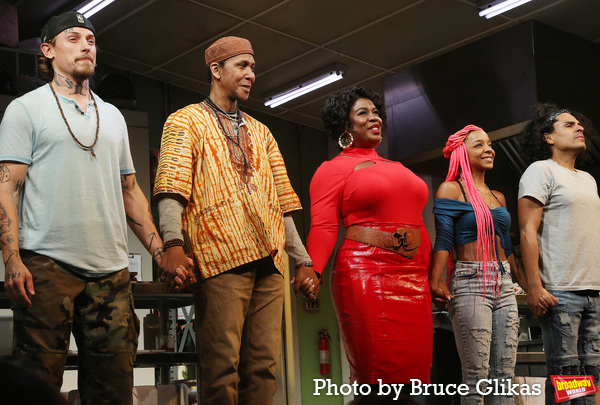 Photos: CLYDE'S Celebrates Opening Night on Broadway Image