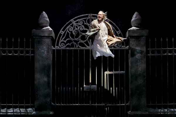 Photos: First Look at A CHRISTMAS CAROL at Goodman Theatre Image