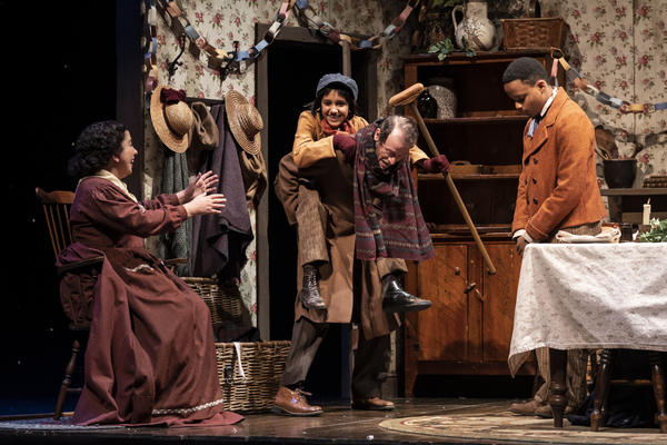 Photos: First Look at A CHRISTMAS CAROL at Goodman Theatre Image