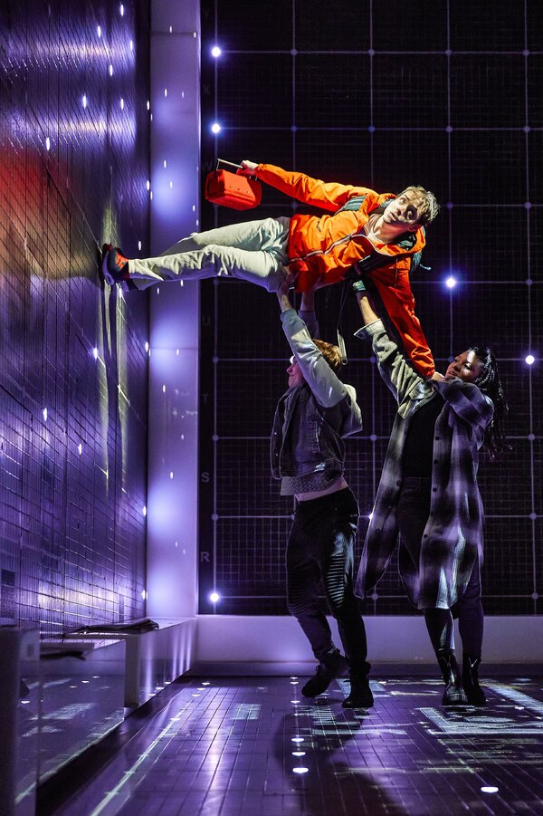 Photos: First Look at THE CURIOUS INCIDENT OF THE DOG IN THE NIGHT-TIME Image