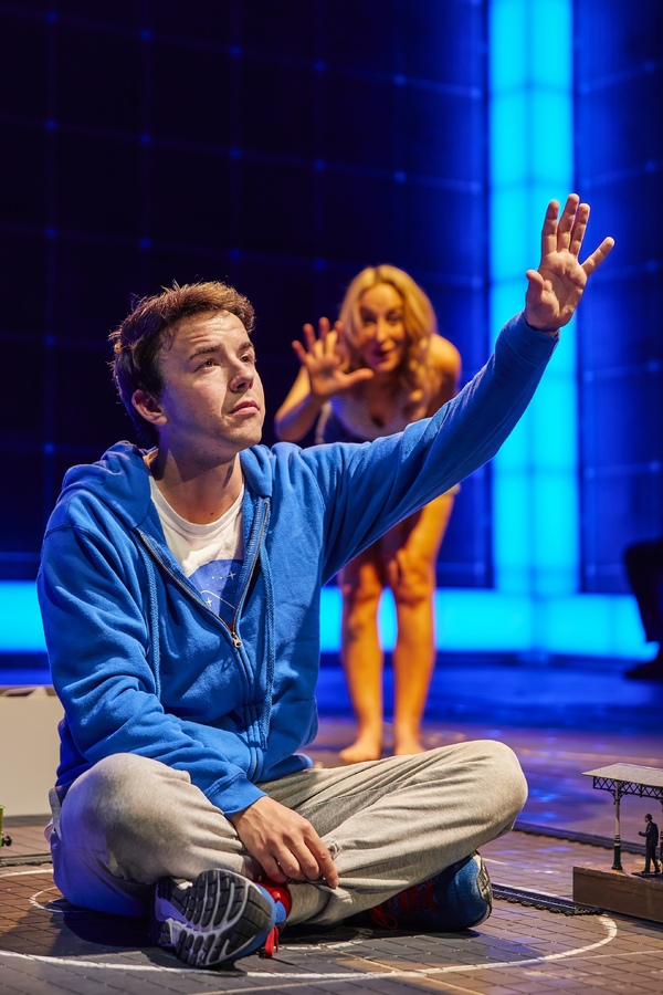 Photos: First Look at THE CURIOUS INCIDENT OF THE DOG IN THE NIGHT-TIME Image