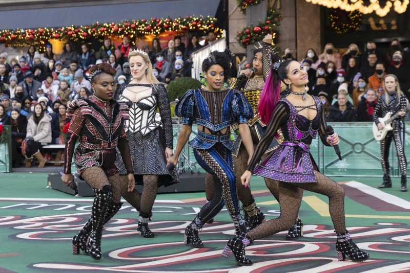 Photos: SIX, WICKED & More Perform at the MACY'S THANKSGIVING DAY PARADE 