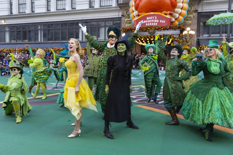 Photos: SIX, WICKED & More Perform at the MACY'S THANKSGIVING DAY PARADE 