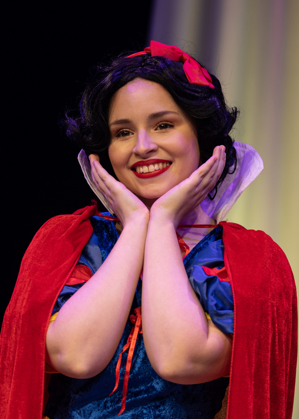 Photos: SNOW WHITE To Bring Festive Family Magic To Parr Hall This Panto Season Image