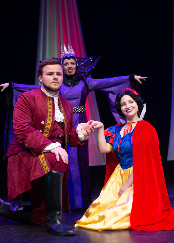 Photos: SNOW WHITE To Bring Festive Family Magic To Parr Hall This Panto Season Image