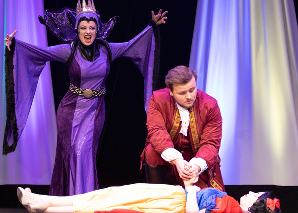 Photos: SNOW WHITE To Bring Festive Family Magic To Parr Hall This Panto Season Image