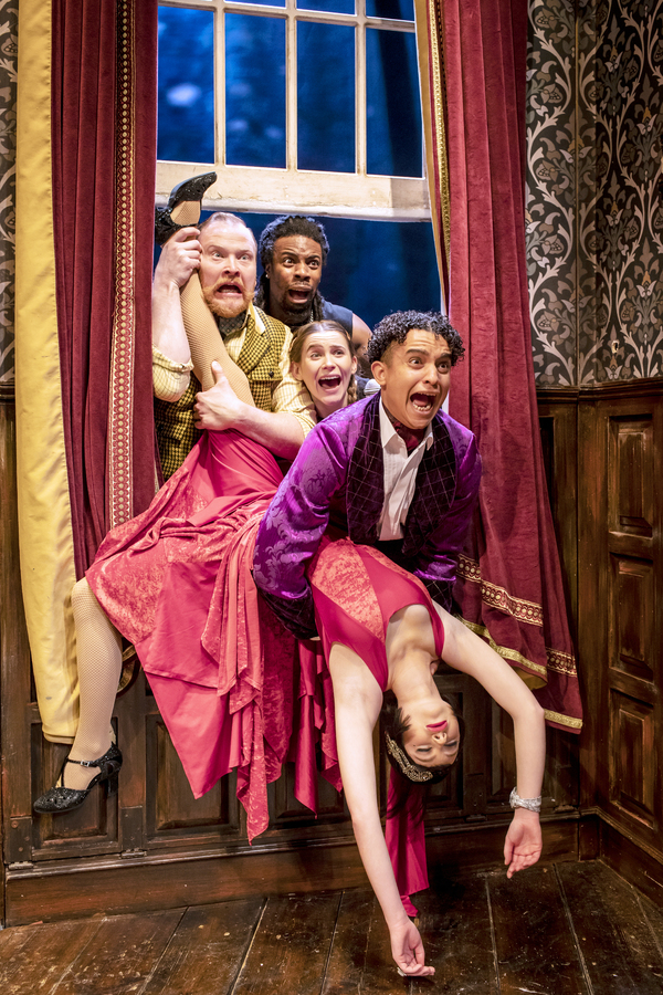 Photos: Check Out New Production Images of THE PLAY THAT GOES WRONG Image