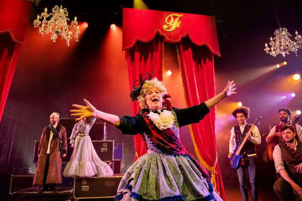 Photos: First Look at A CHRISTMAS CAROL From Dundee Rep Image