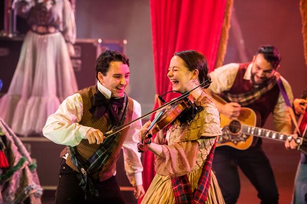 Photos: First Look at A CHRISTMAS CAROL From Dundee Rep Image