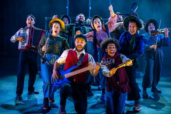 Photos: First Look at A CHRISTMAS CAROL From Dundee Rep Image