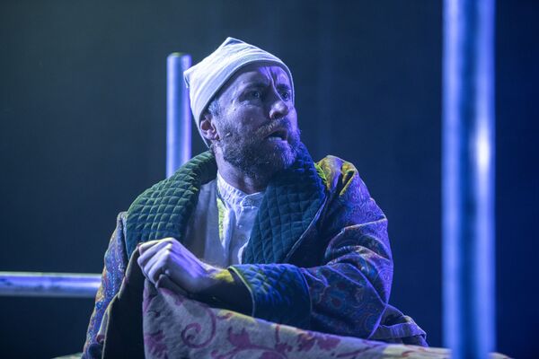 Photos: First Look at A CHRISTMAS CAROL From Dundee Rep Image
