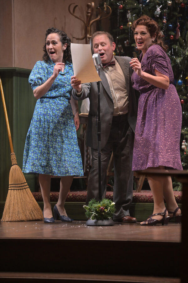 Photos: First Look at TheatreWorks' IT'S A WONDERFUL LIFE: A LIVE RADIO PLAY Image