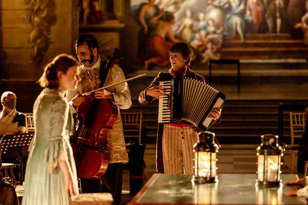 Photos: First Look at A CHRISTMAS CAROL at the Painted Hall Image