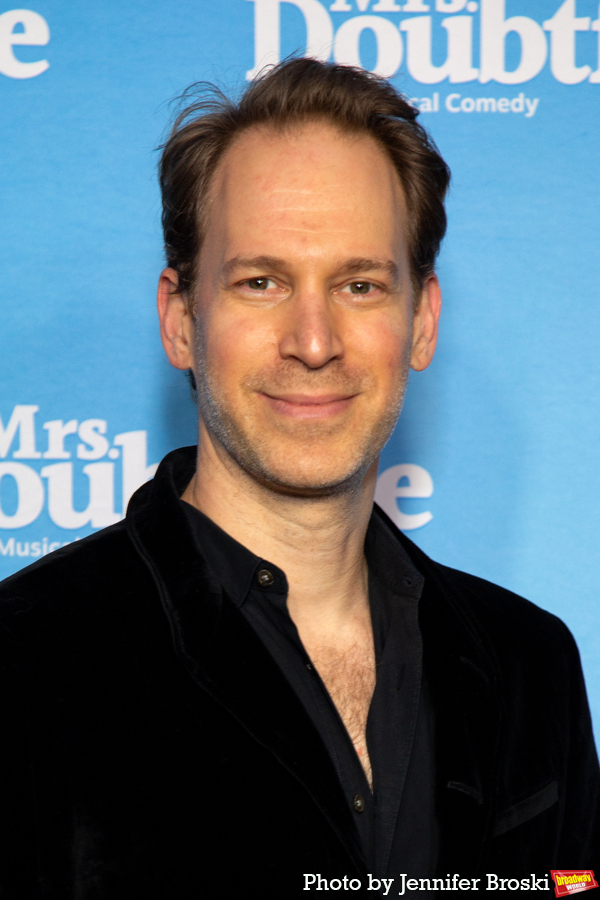 Photos: On the Opening Night Red Carpet for MRS. DOUBTFIRE Image