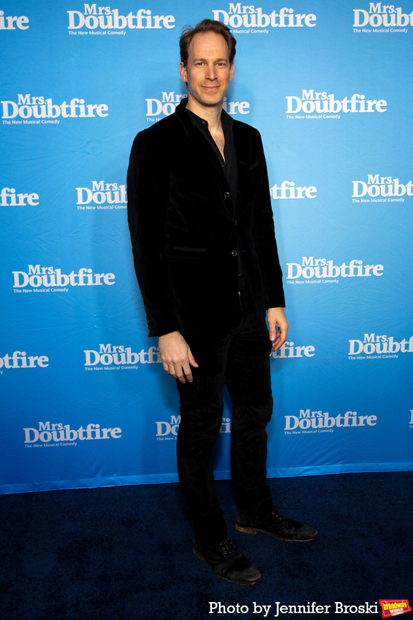 Photos: On the Opening Night Red Carpet for MRS. DOUBTFIRE Image