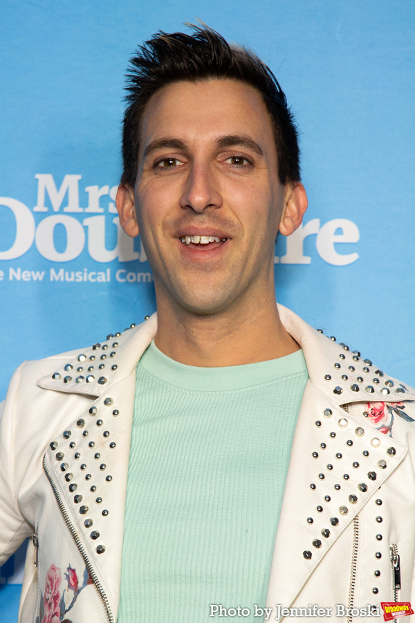 Photos: On the Opening Night Red Carpet for MRS. DOUBTFIRE Image