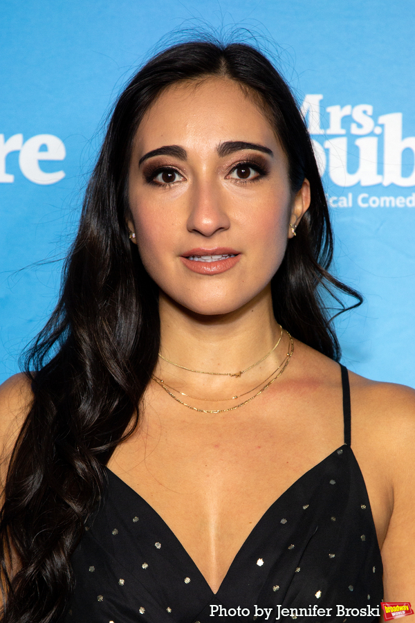 Photos: On the Opening Night Red Carpet for MRS. DOUBTFIRE Image
