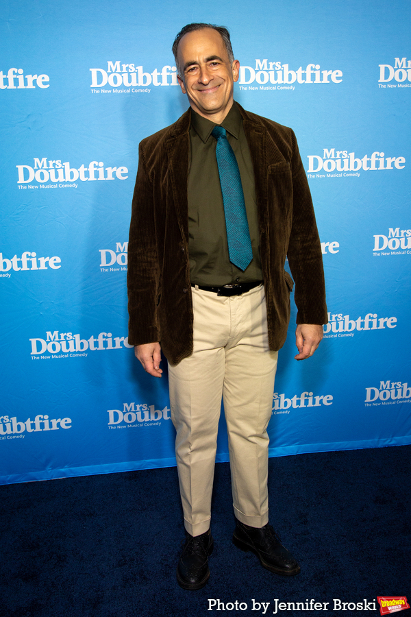 Photos: On the Opening Night Red Carpet for MRS. DOUBTFIRE Image